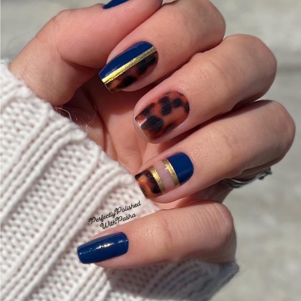 *Exclusive* Color Street: Foreshadow | Deep Navy Blue Solid Fall Winter Classic - Picture 8 of 13
